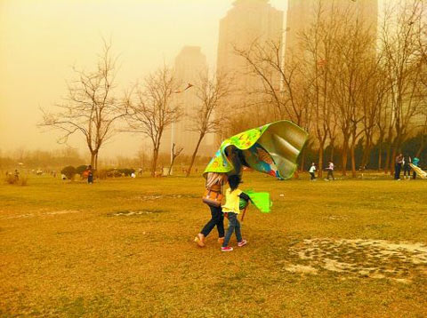 河南“春天里的夏天”终结 网友吐槽“秋裤”穿脱