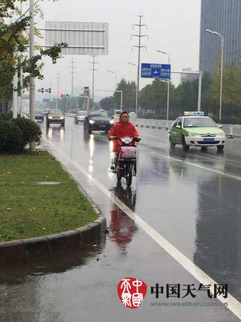湖北35县市遭暴雨侵袭 雨强历史同期少见