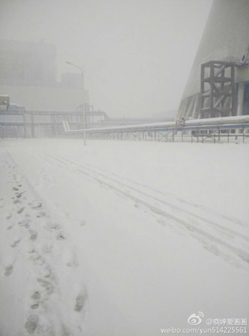 7日天津多地现初雪（图片来源新浪微博）