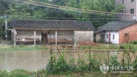 南方4省市遭遇暴雨 华北降温【6-8℃】